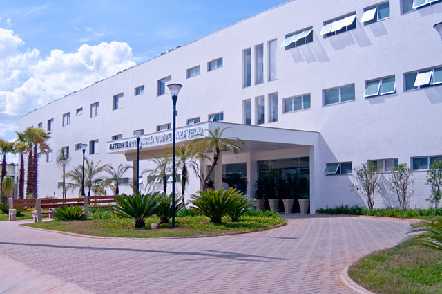 Marquinho cobra Sta. Casa a informar atendimento a convênios e especialidades, nº de internações e partos